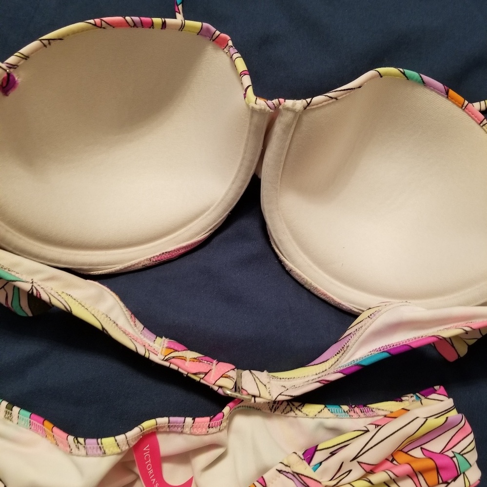 Bathing suits - Picture 3 of 4